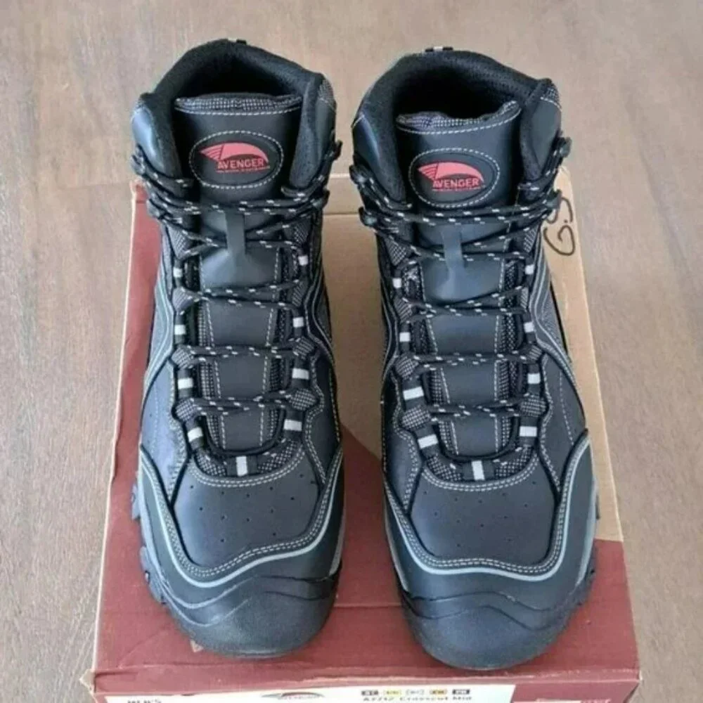 Avenger Boots: Men's 6